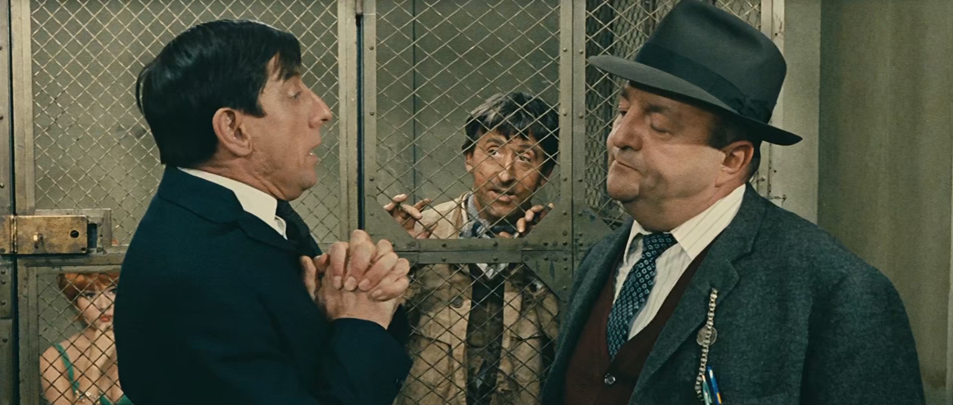 一个傻瓜在巴黎Un.Idiot.A.Paris.1967.1080p.BluRay.FLAC.x264-HANDJOB (1).mkv_20250.jpg