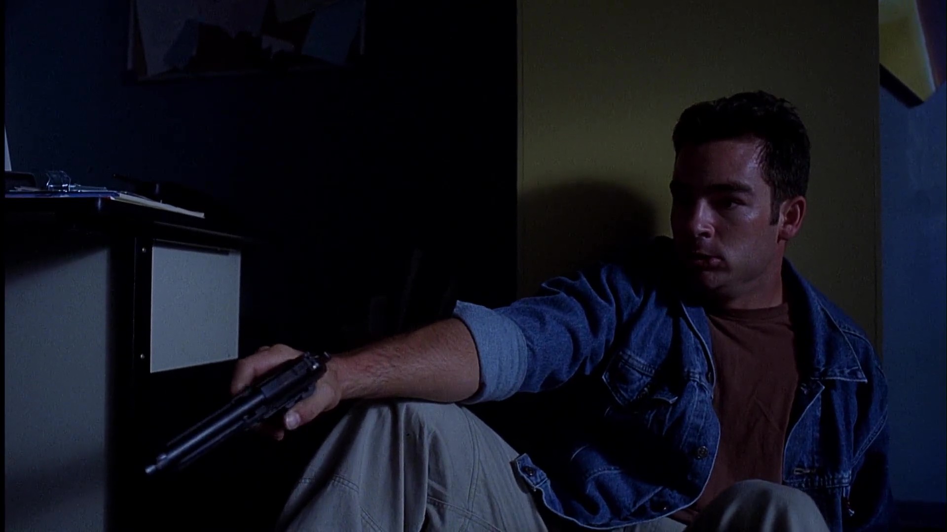 M 末日惊魂-2002 - frame at 8m14s.jpg