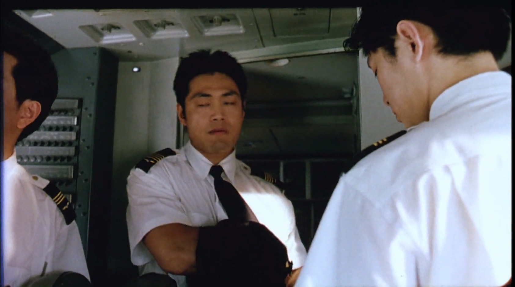 紧急迫降 .mp4_20250327_105448.377.jpg