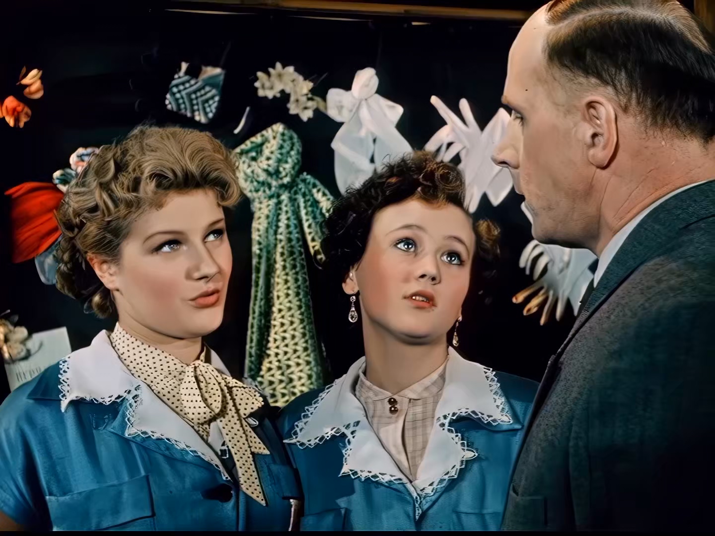 百货商店的秘密Za.Vitrinoy.Univermaga.1955.DVDRip.1080p.t0P.Az (1).mkv_20250328_1.jpg