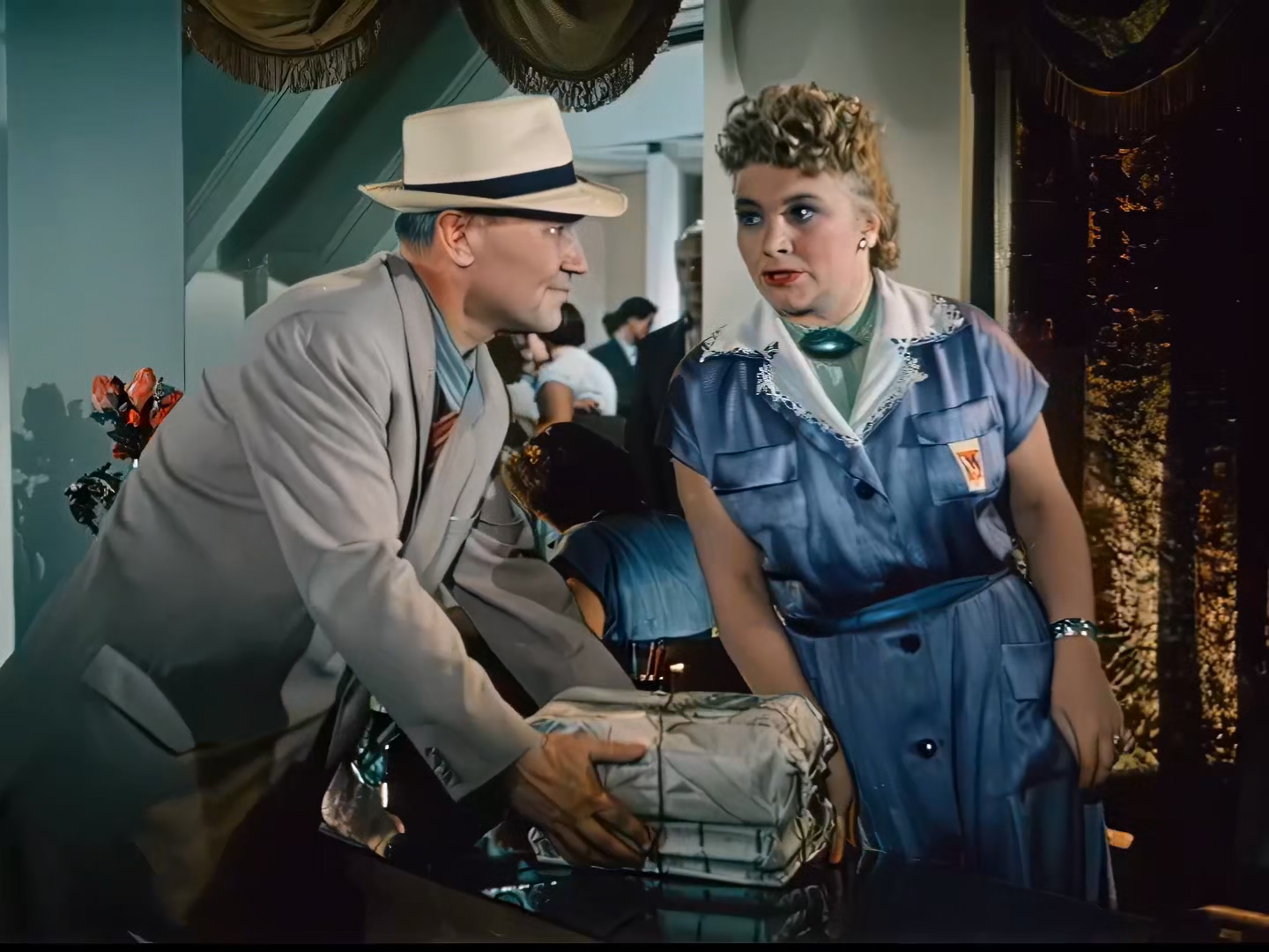 百货商店的秘密Za.Vitrinoy.Univermaga.1955.DVDRip.1080p.t0P.Az (1).mkv_20250328_1.jpg