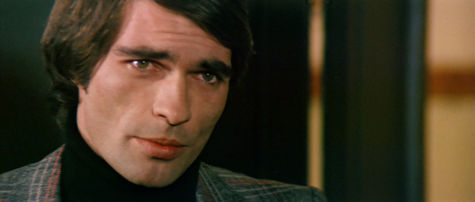 无声的行动.Silent Action.1975.ITALIAN.1080p.BluRay.AC3.2AAC.FLAC.4A.3L.3S.H264.m.jpg