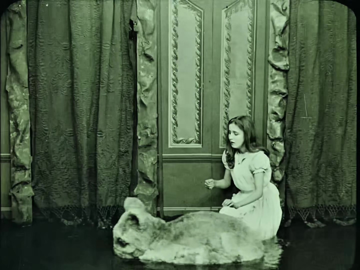 爱丽丝漫游仙境 1915.mp4_20250406_015605.634.jpg