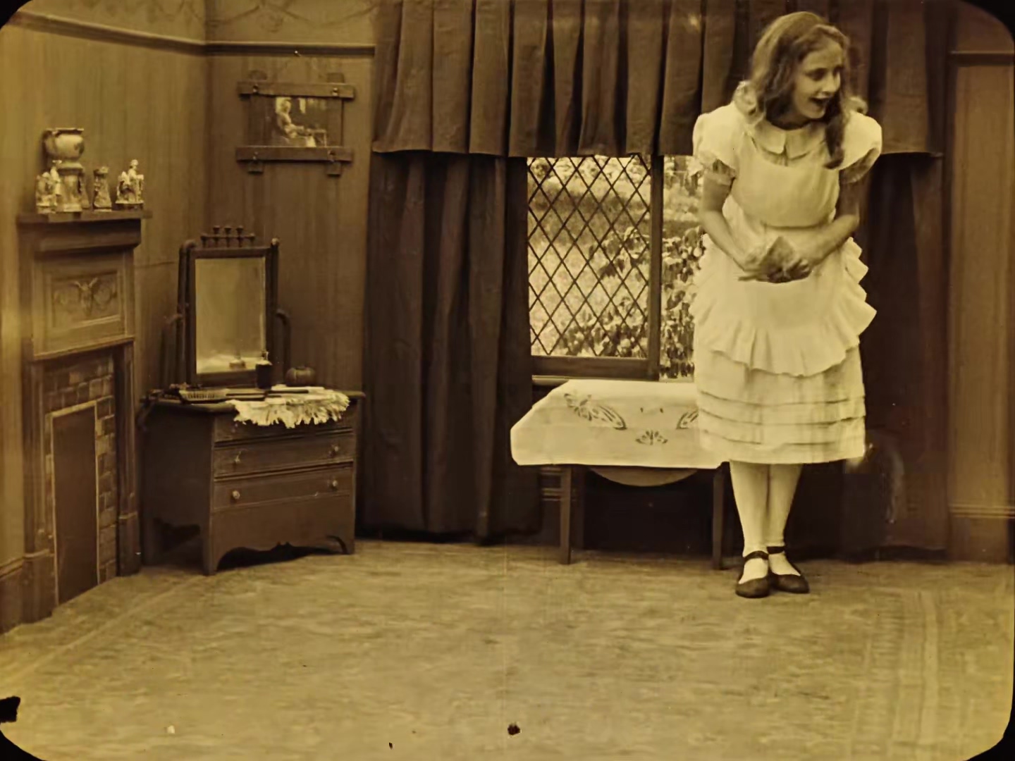 爱丽丝漫游仙境 1915.mp4_20250406_015732.988.jpg