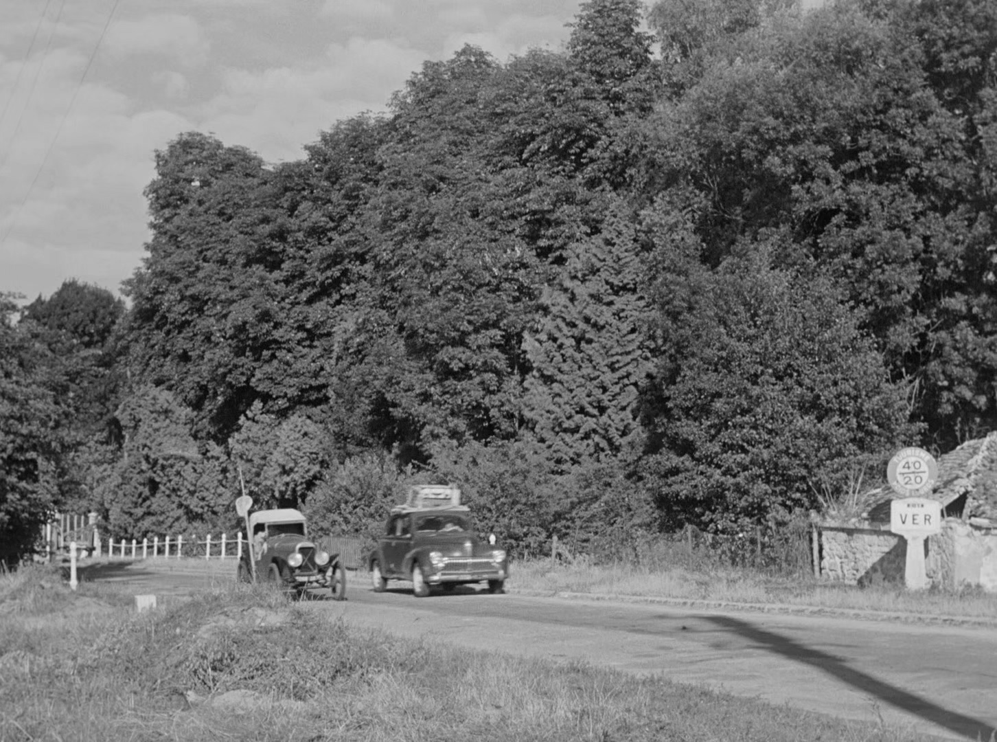 于洛先生的假期 黑白版.mkv_20250413_141958.836.jpg