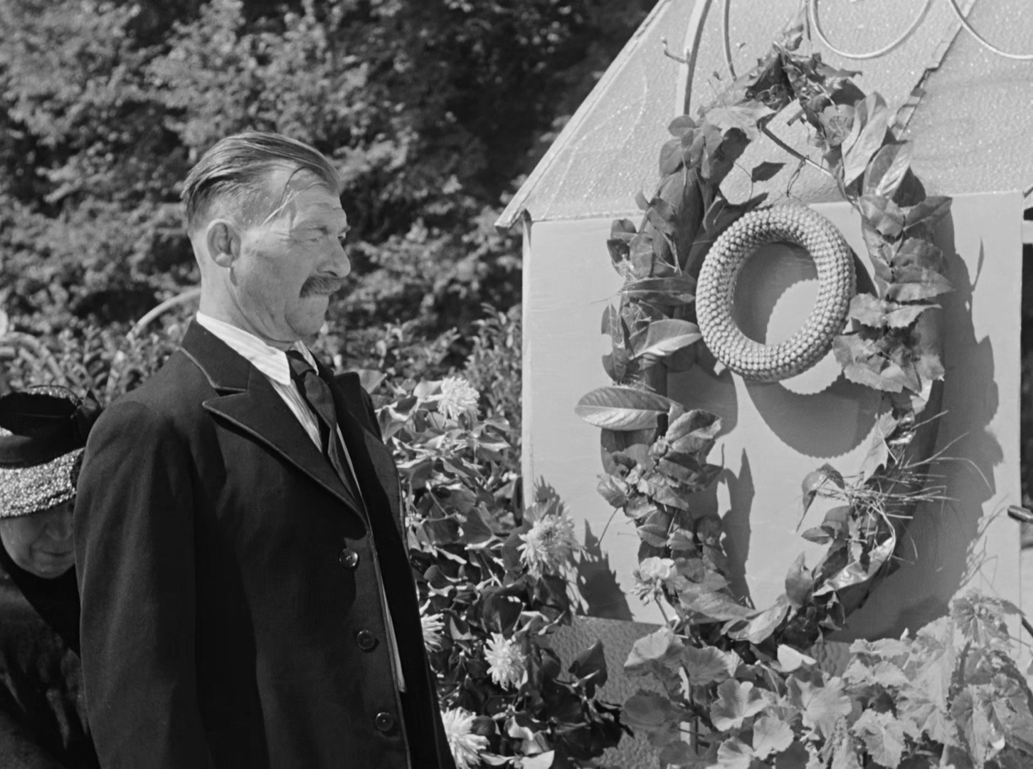 于洛先生的假期 黑白版.mkv_20250413_142833.707.jpg