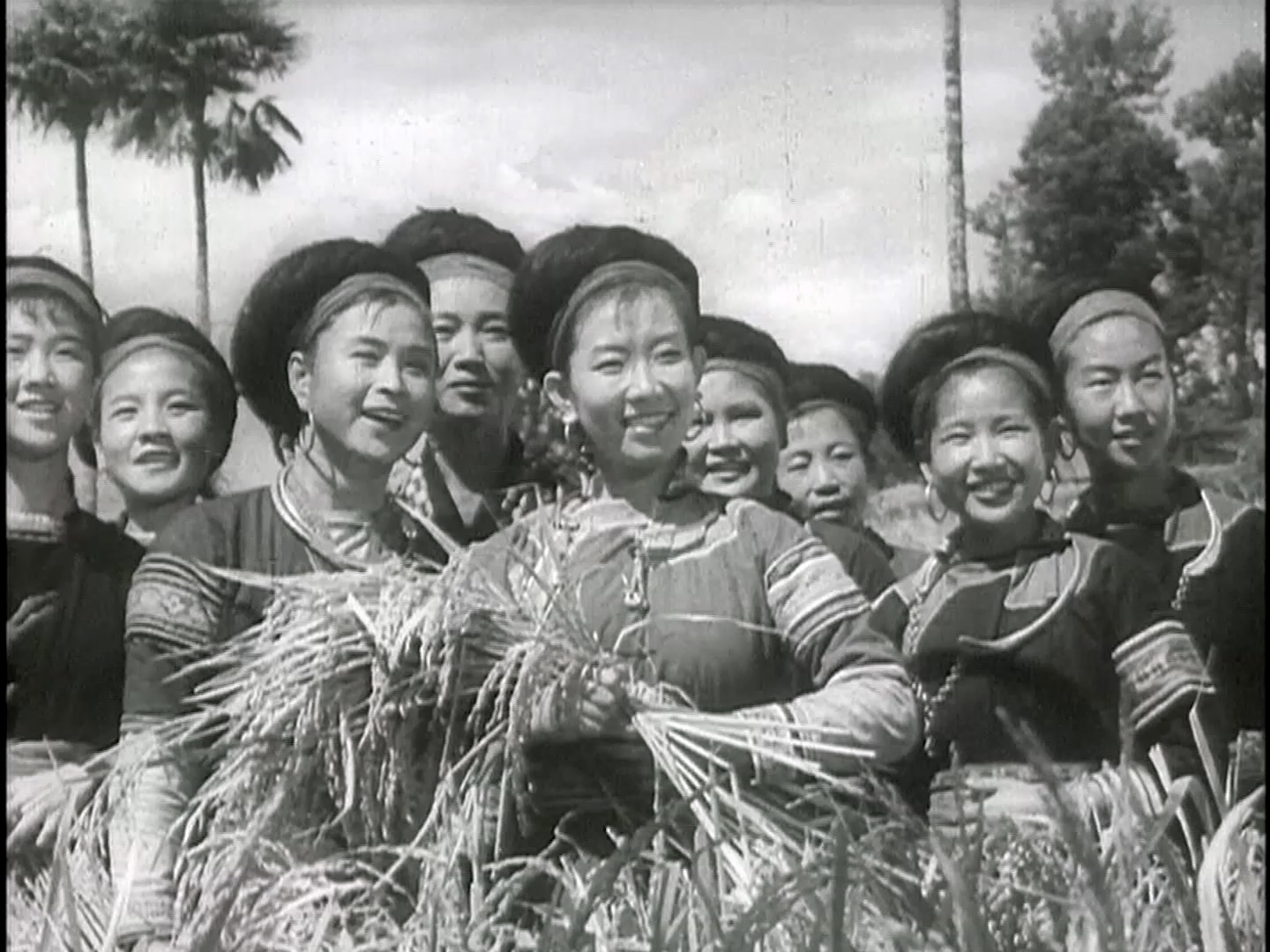 山间铃响马帮来 1954.mp4_20250427_003841.324.jpg