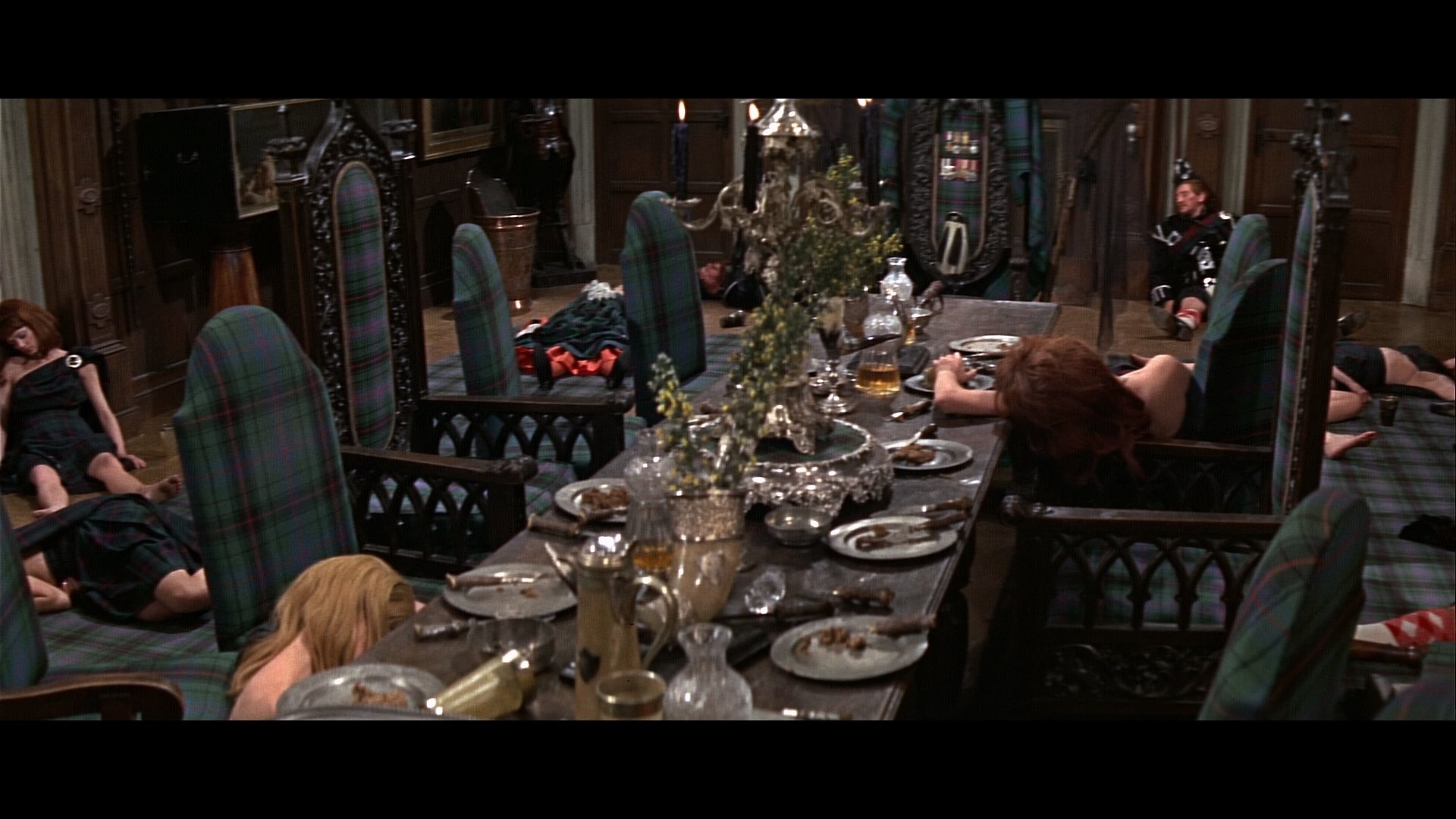 007别传：皇家夜总会 (1967).mkv_20250428_150713.559.png