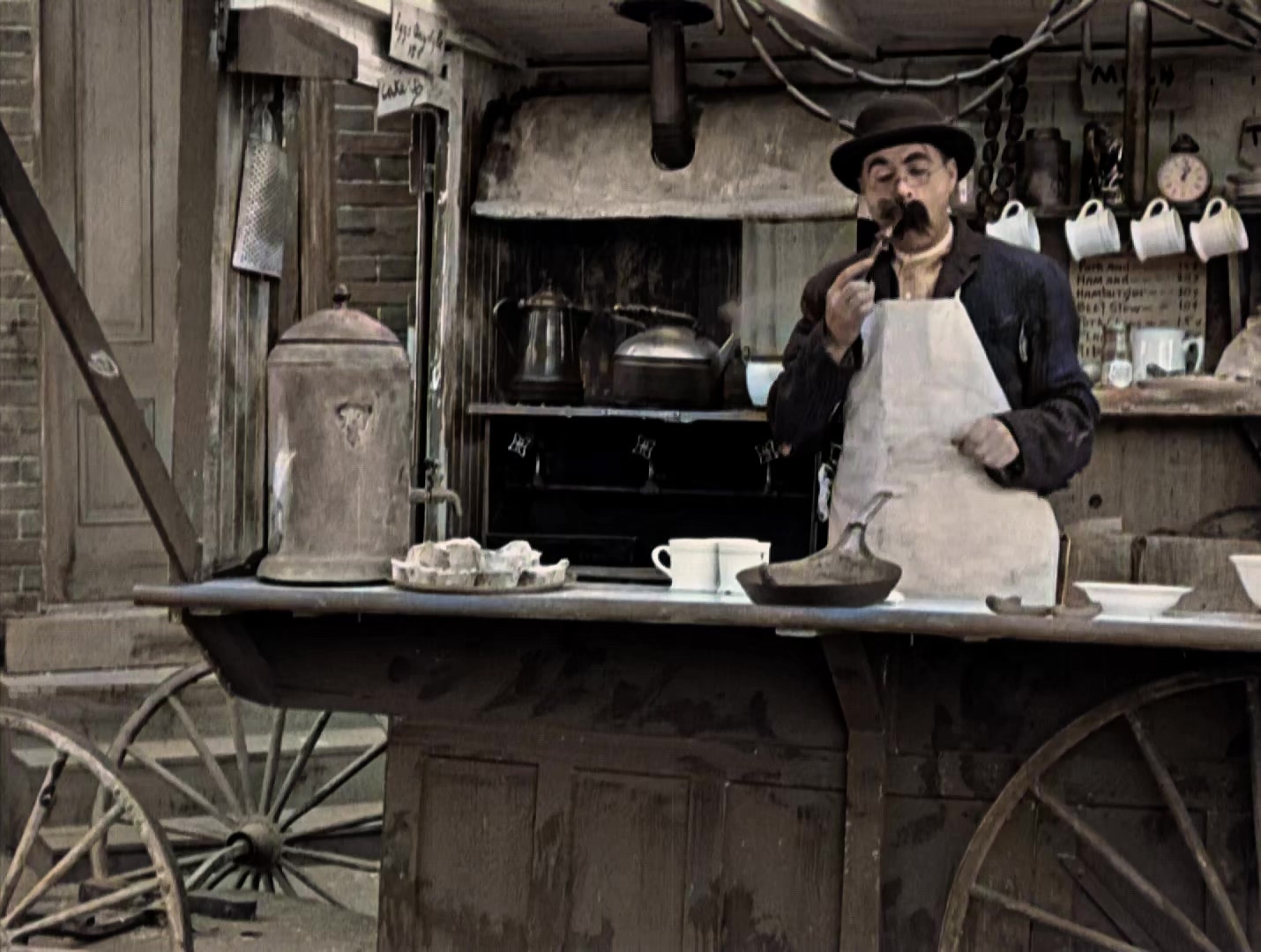 卓别林短片精选 The Chaplin Revue 1959 上色.mp4_20250428_182639.457.jpg