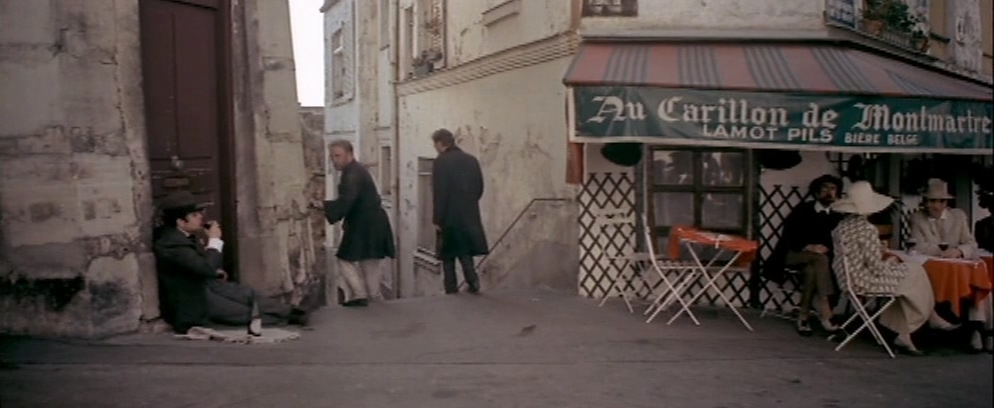 溃逃2 (下部写流亡异国众生相：各种潦倒凄凉、苟且忍耻，各种尴尬的重逢，刻骨的忧伤.jpg