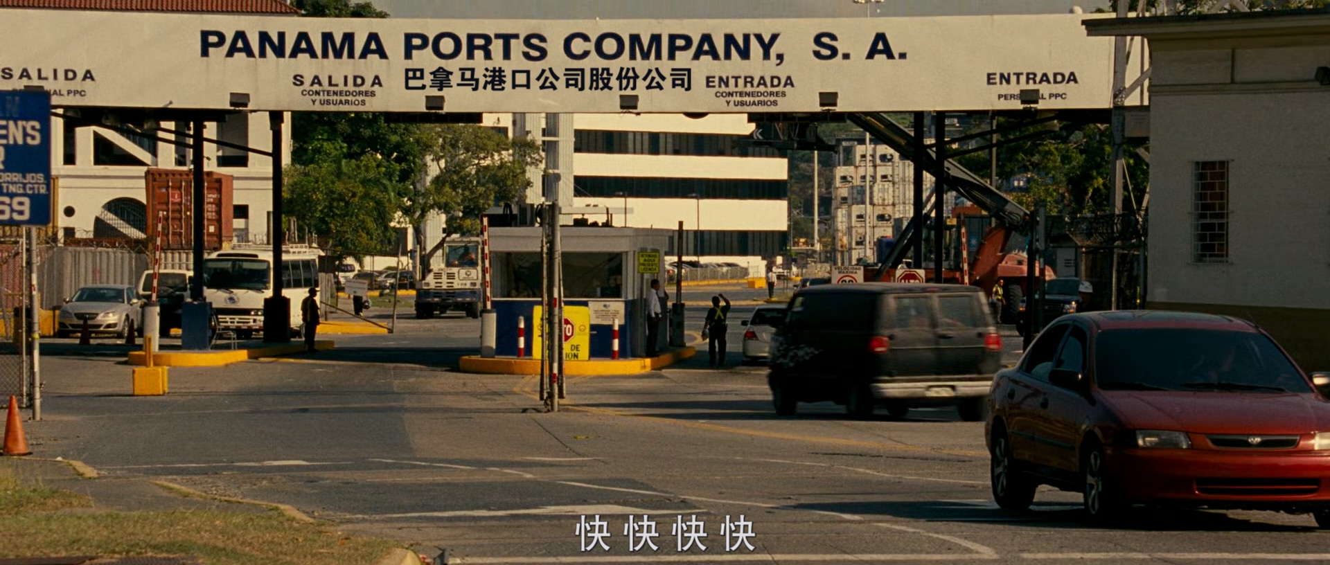 禁运品.Contraband.2012.1080p.BluRay.x265.2audio-RARBG特效字幕.mkv_20250504_104652.543.jpg