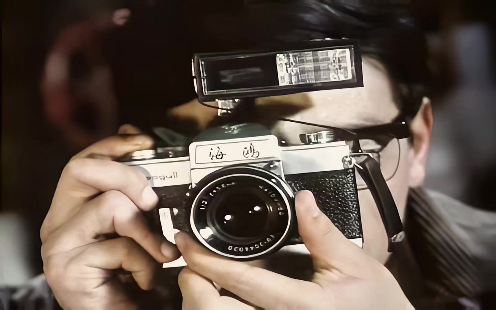 苦恼人的笑 1979.mp4_20250507_145832.934.jpg