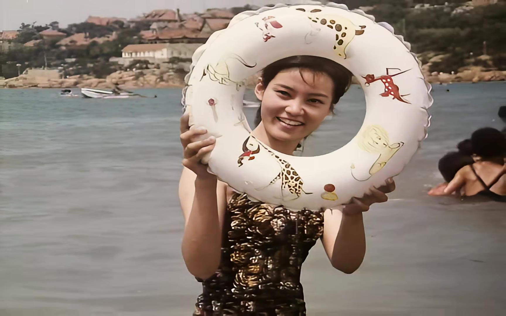 苦恼人的笑 1979.mp4_20250507_150045.421.jpg