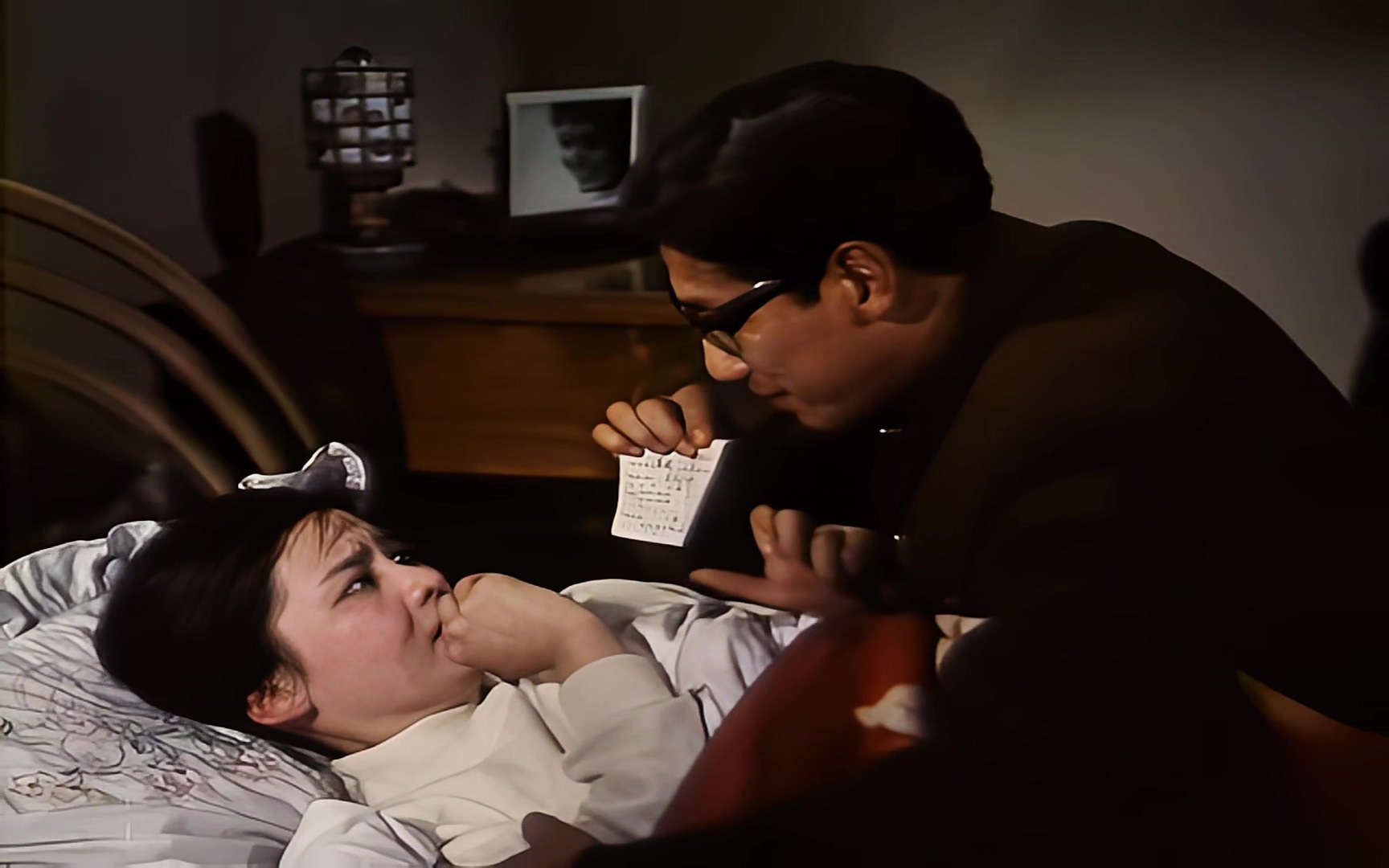 苦恼人的笑 1979.mp4_20250507_150341.376.jpg