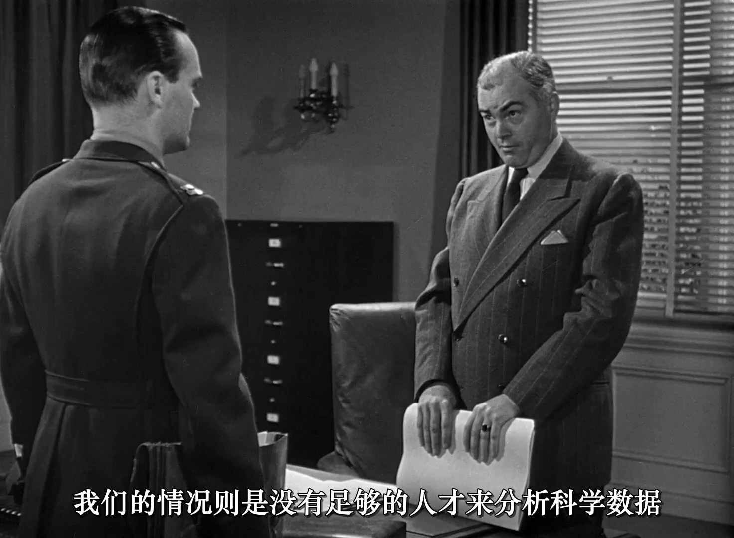 斗篷与匕首 1080p 1946.mkv_20250519_102523.270.jpg