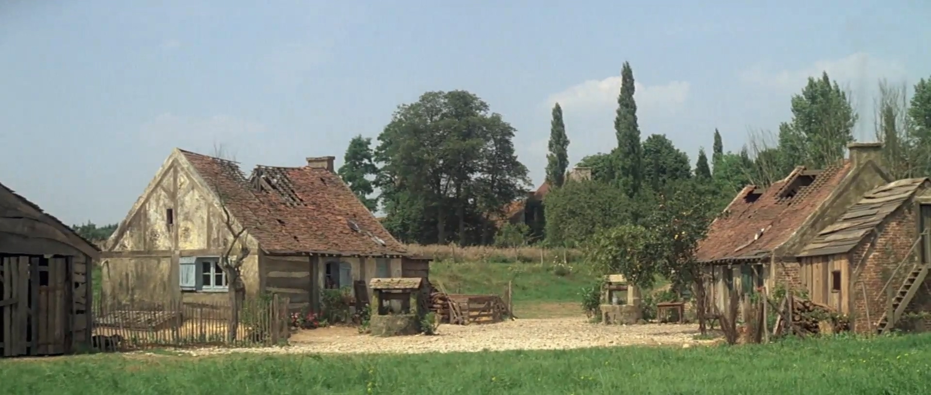 [天外来客]国语[1981][喜剧 科幻][法国].mp4_20250531_162826.746.jpg