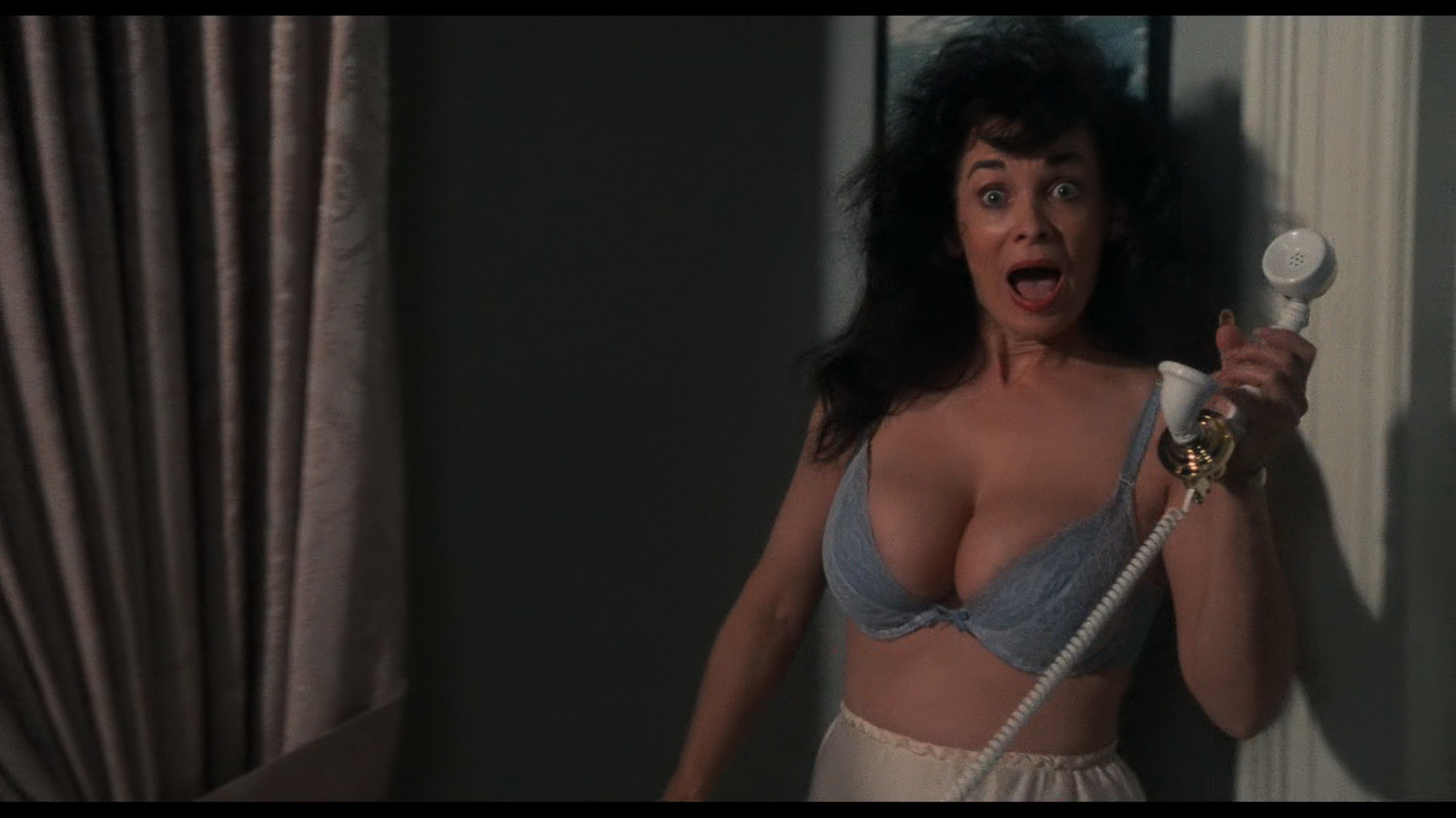 白头神探.The.Naked.Gun.From.The.Files.Of.Police.Squad.1988.2160p.4K.BluRay.x265..jpg