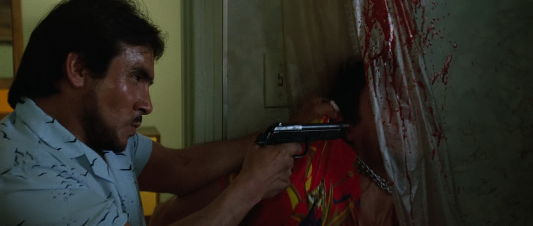 Scarface 1983 2160p UHD BluRay HDR10 DTS-HD MA 7.1 x265-GPTHD.mkv_20250604_201851.454.jpg