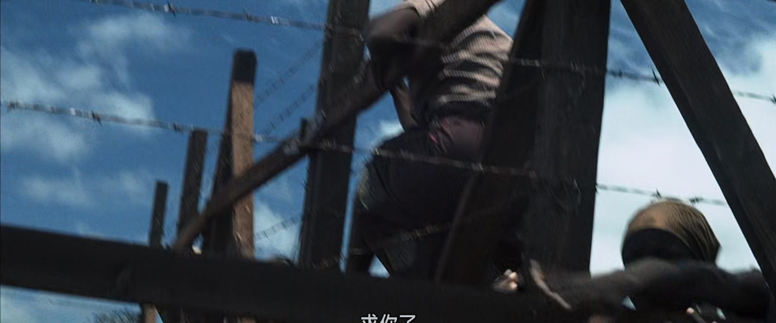 太阳泪.Tears.Of.The.Sun.2003.1080p.BluRay.x265.4audio-RARBG特效字幕 (1).mkv_2025.jpg