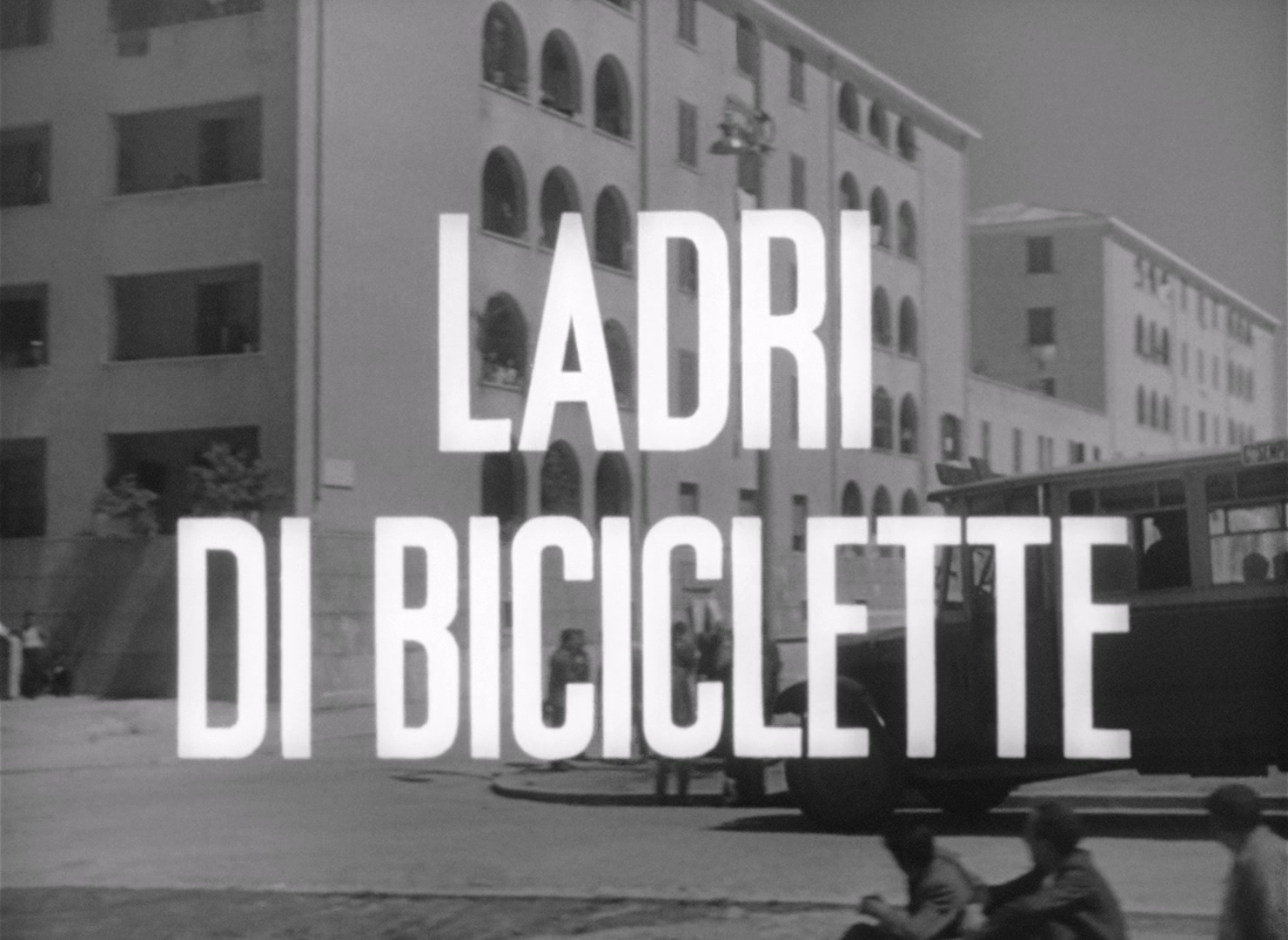 Bicycle.Thieves.1948.1080p.BluRay.x264.FLAC.1.0-SONYHD.mkv_20250611_215900.434.jpg