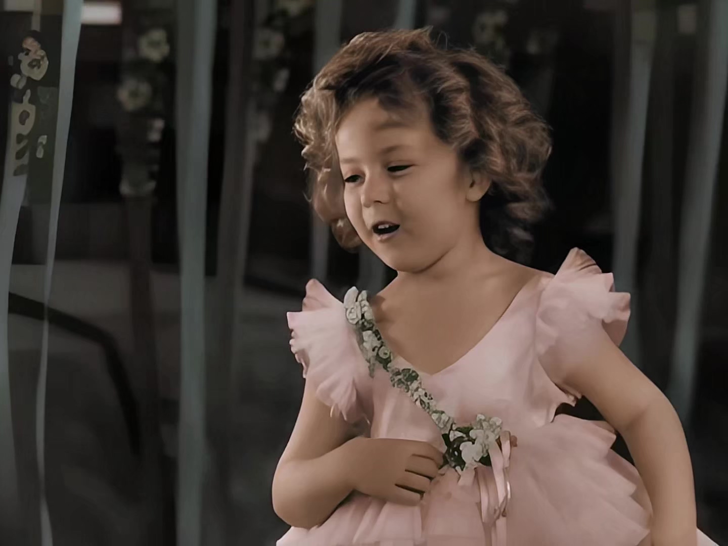 1934 宝贝答谢 Baby Take a Bow.mkv_20250611_121926.264.jpg