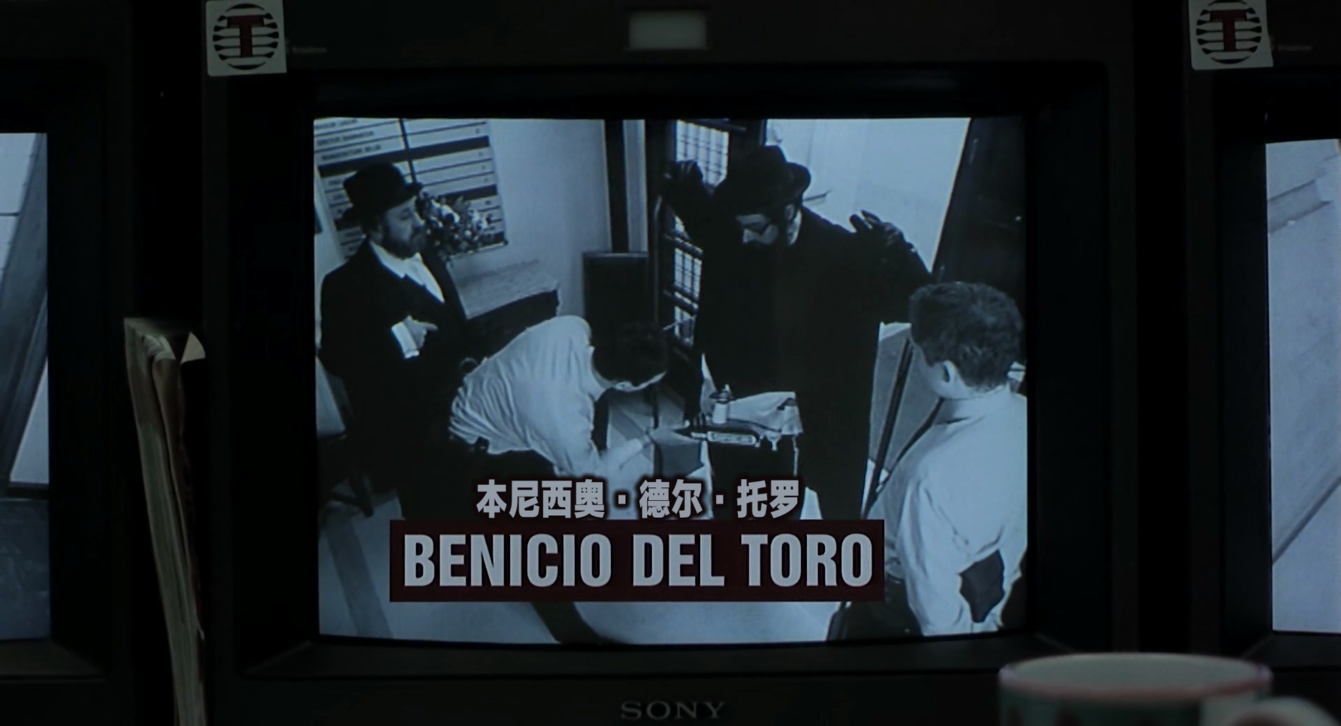 偷拐抢骗.Snatch.2000.Bluray.1080p.x265.AAC(5.1).3Audios.GREENOTEA特效字幕.mkv_20.jpg