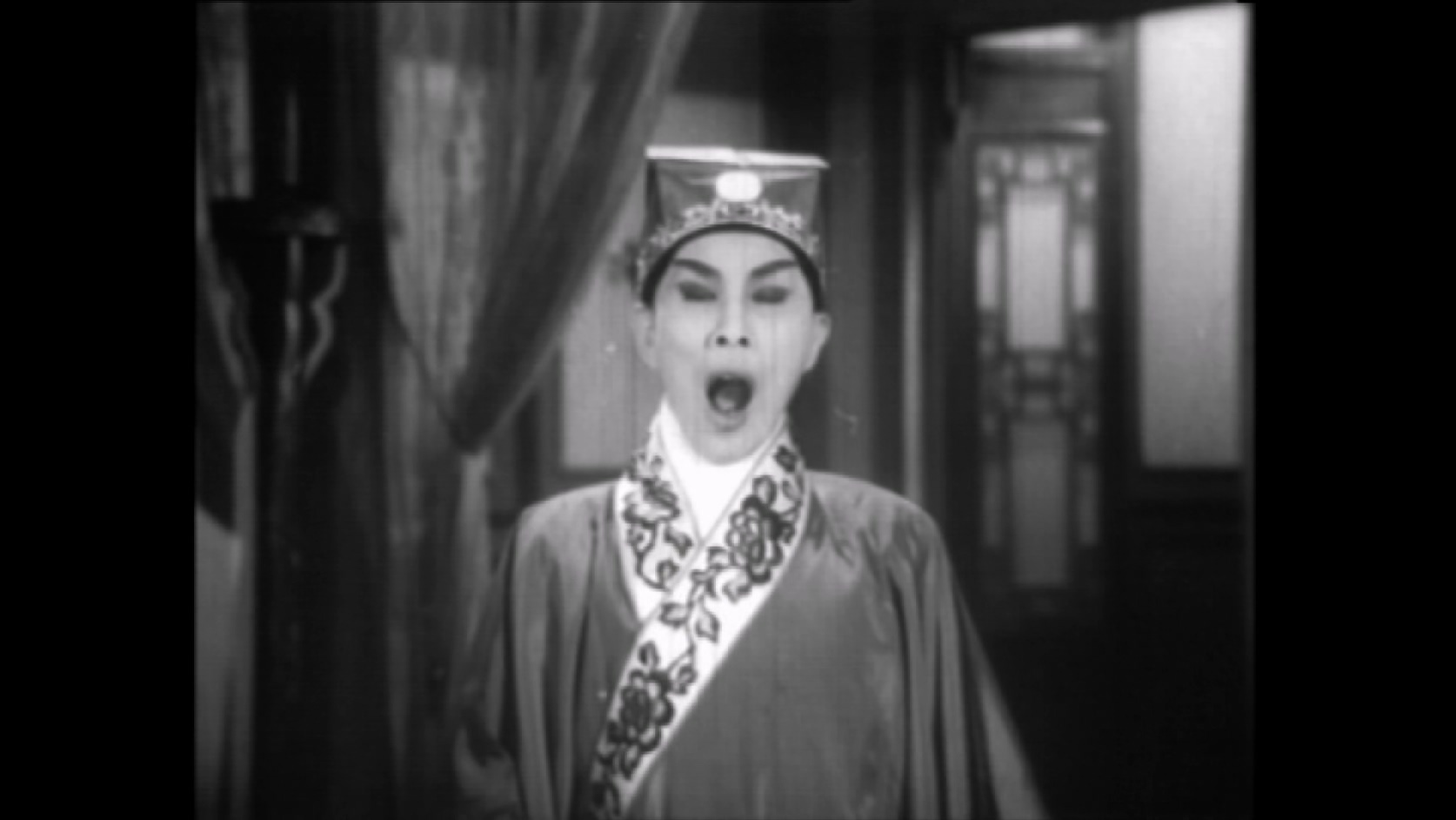 神侠闹金銮[中文字幕 粤语音轨].The.Super.Hero.Plunders.the.Palace.1963.1080p.MyTV.jpg