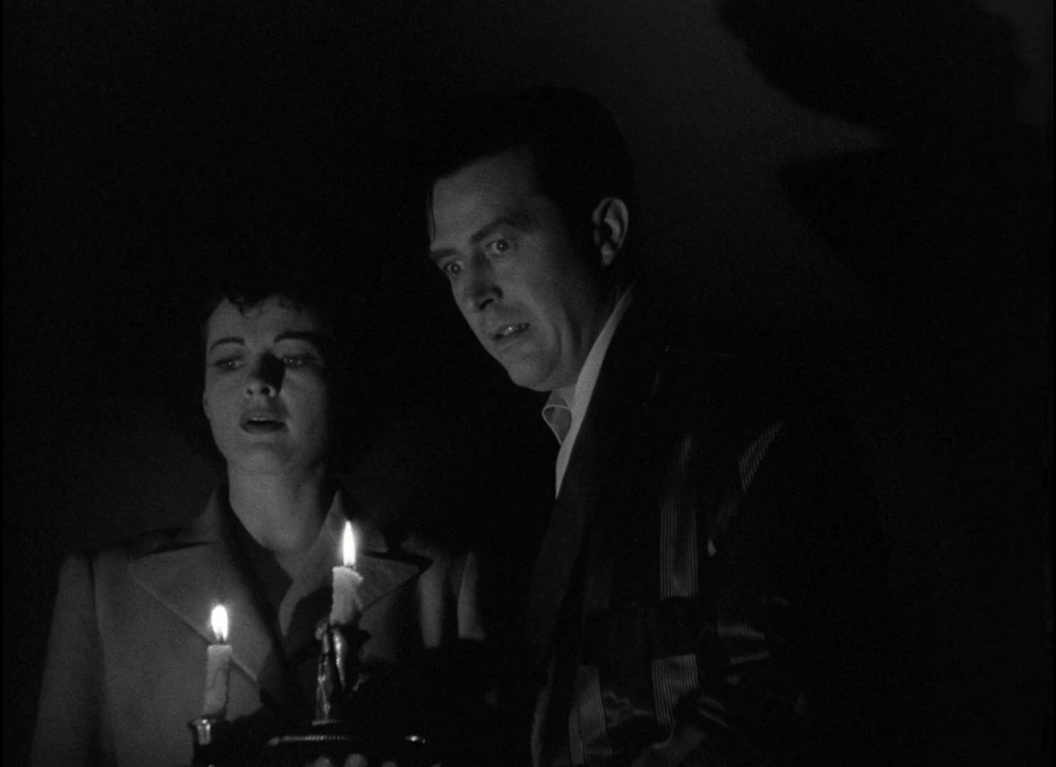 The.Uninvited.1944.1080p.BluRay.H264.AAC-RARBG-bylh.mkv_20250625_152810.436.jpg