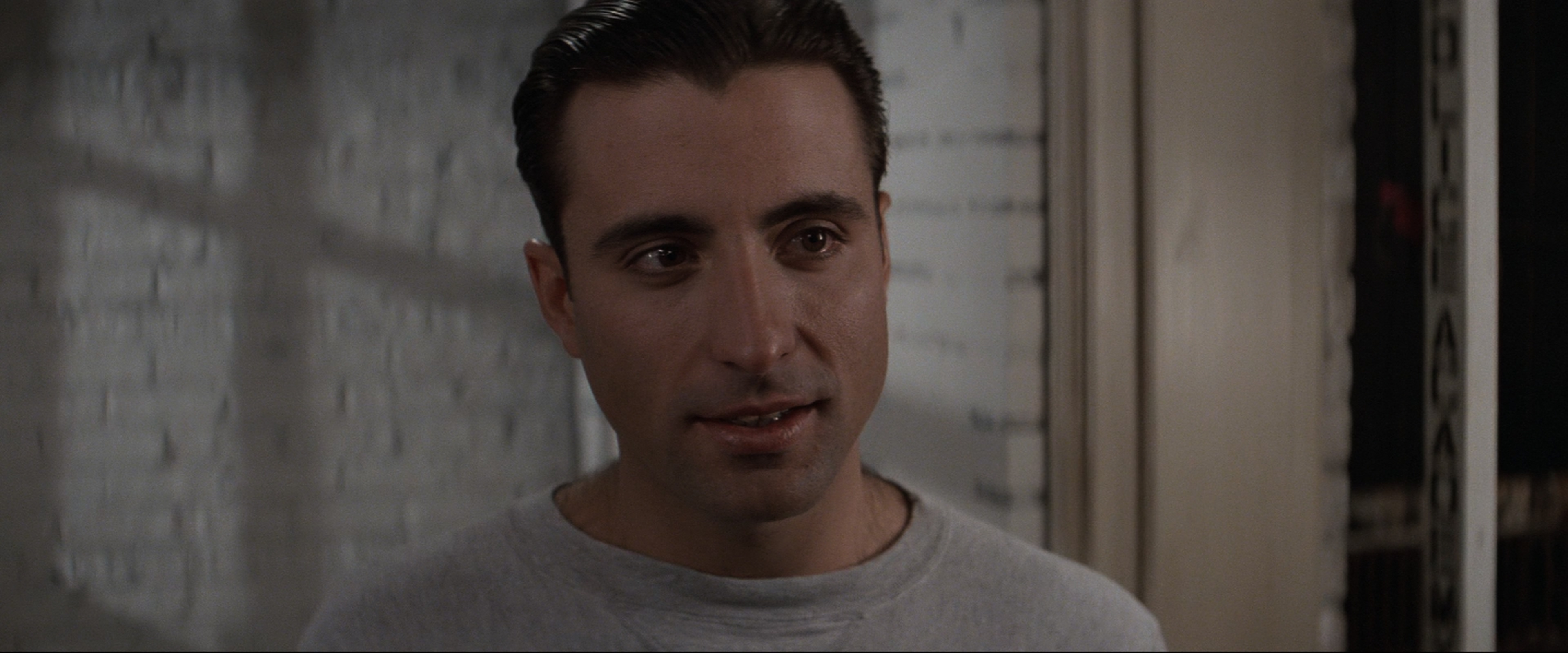 The.Untouchables.1987.2160p.UHD.BluRay.x265.10bit.HDR.TrueHD.7.1.Atmos-RARBG -by.jpg