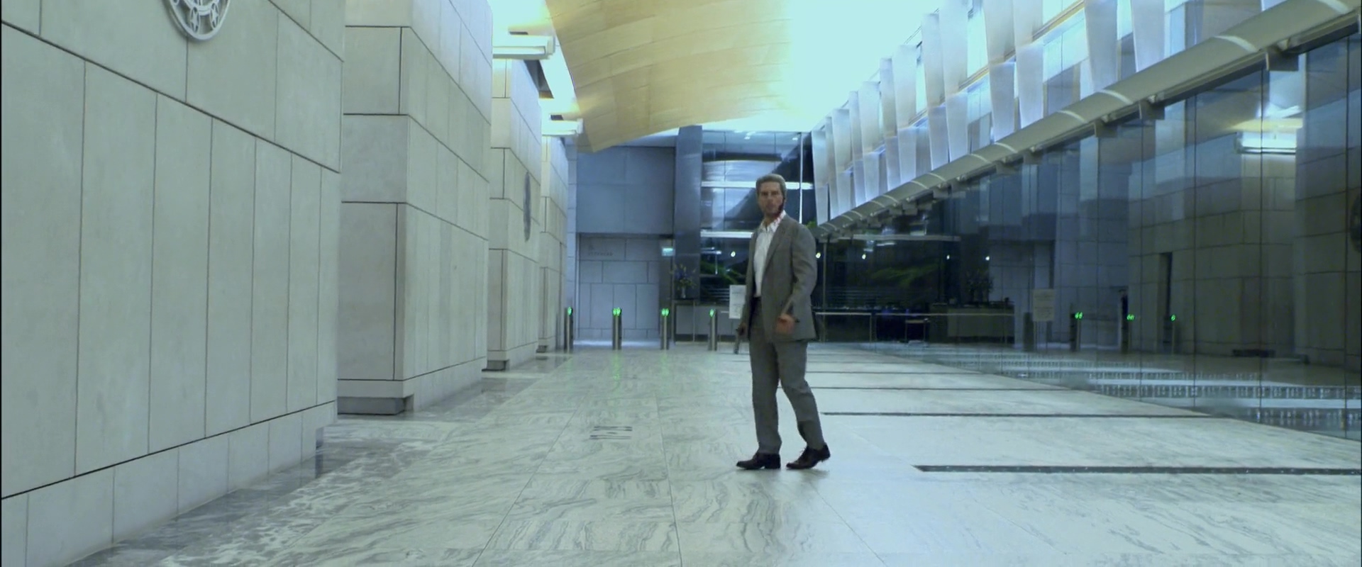 借刀杀人.Collateral.2004.2Audio.CN (1).mkv_20250630_235440.107.jpg