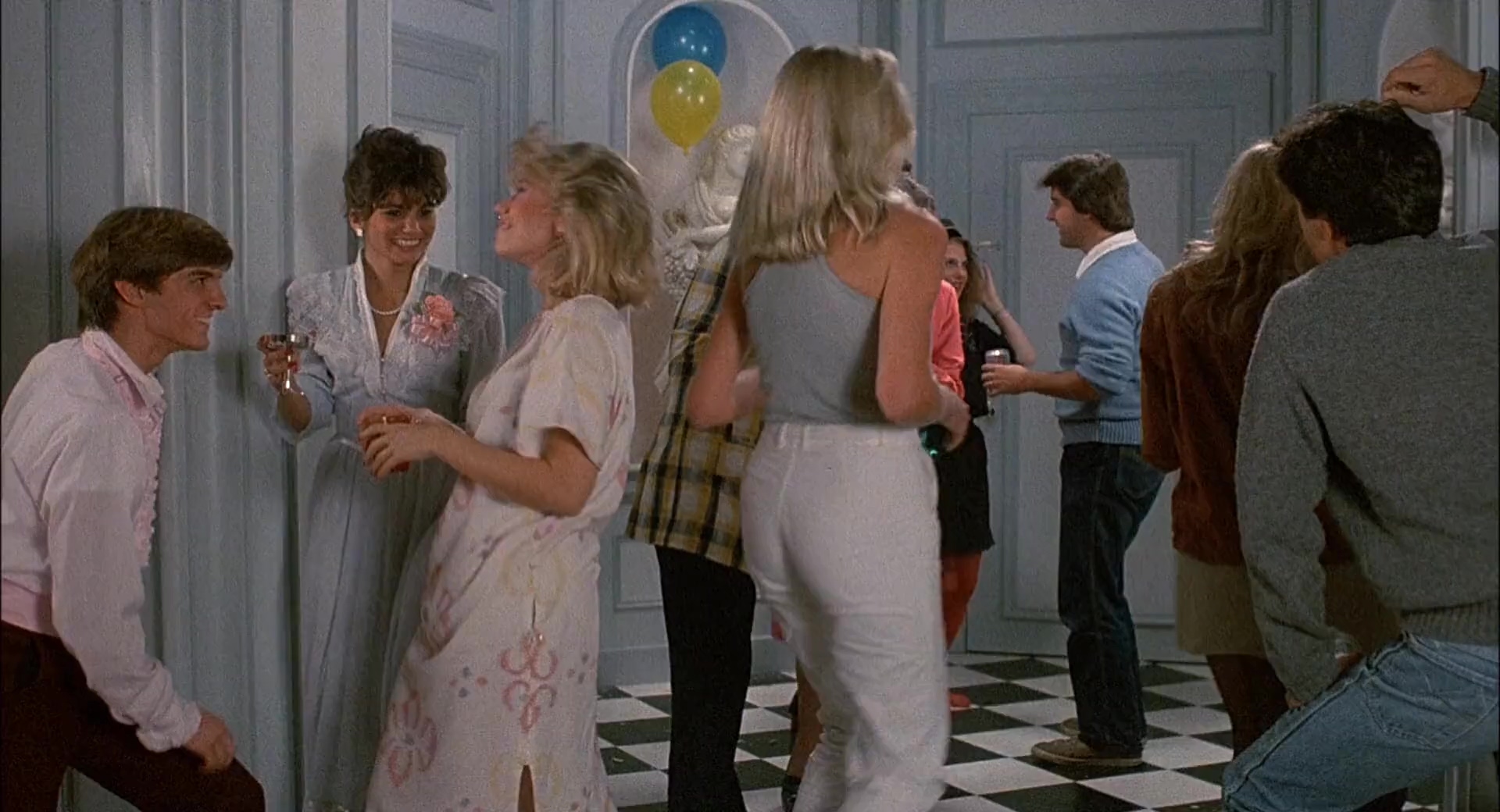 疯狂今晚夜.Bachelor Party.1984.CN.mkv_20250704_221237.254.jpg