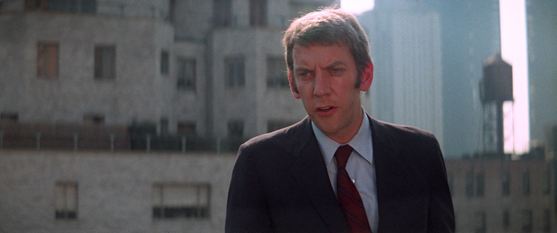 Klute.1971.1080p.Criterion.Collection.BluRay.LPCM.1.0.x265.10bit-DreamHD.mkv_202.jpg