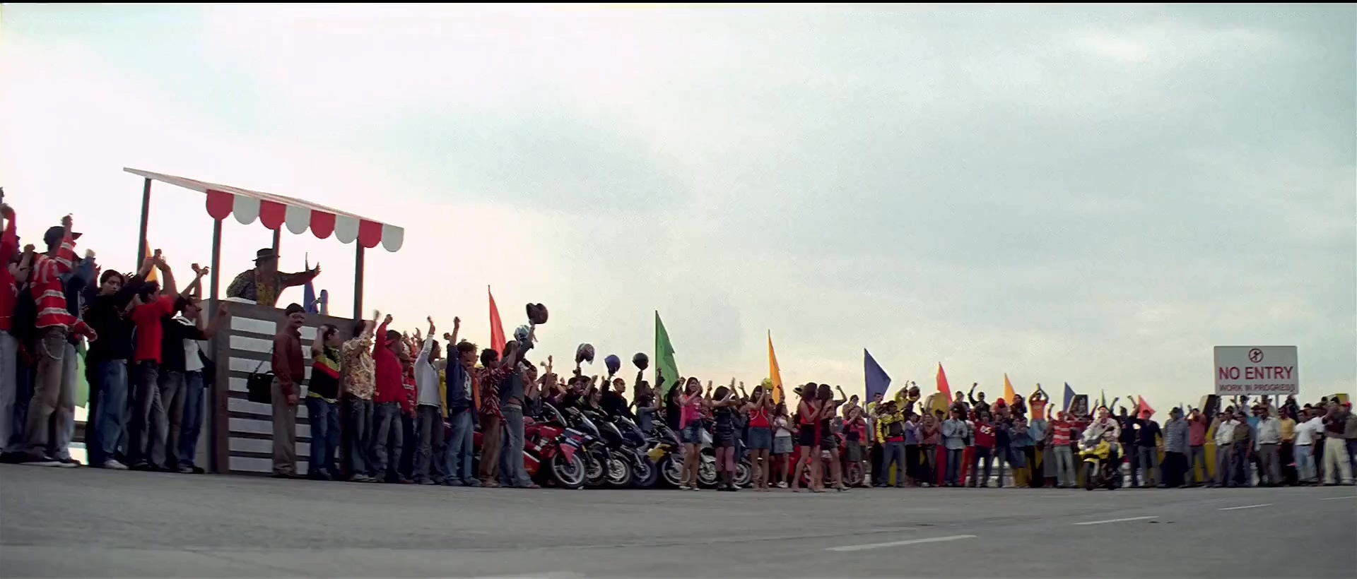 幻影车神1.Dhoom.2004.CN.mkv_20250729_092955.299.jpg
