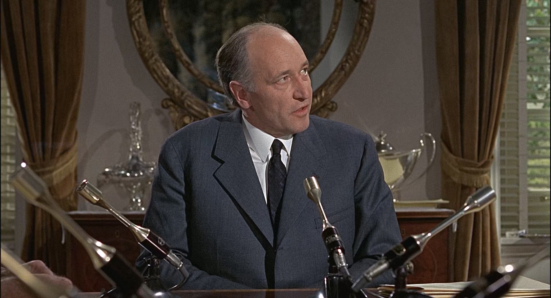 Topaz.1969. Director's.Cut.1080p.BluRay.x265-bylh.mkv_20250805_110250.466.jpg