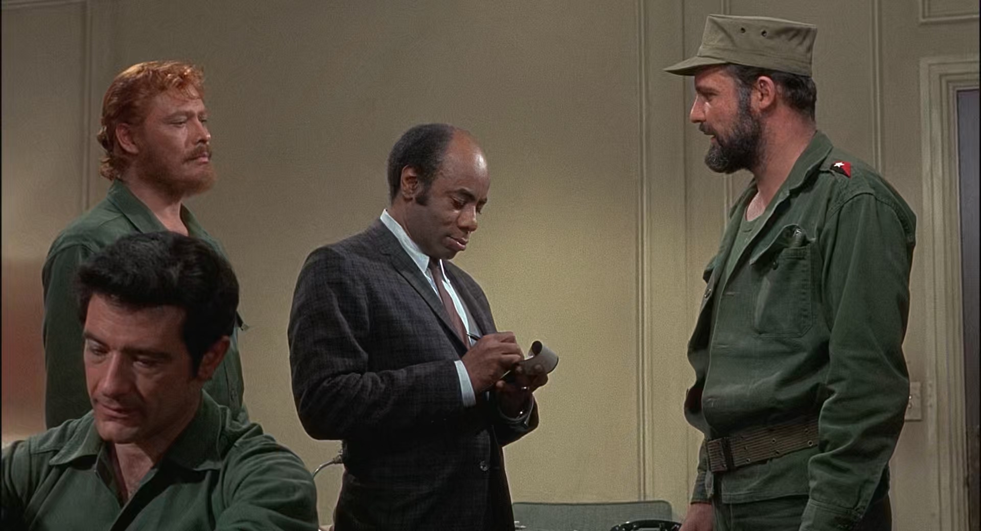 Topaz.1969. Director's.Cut.1080p.BluRay.x265-bylh.mkv_20250805_110317.713.jpg