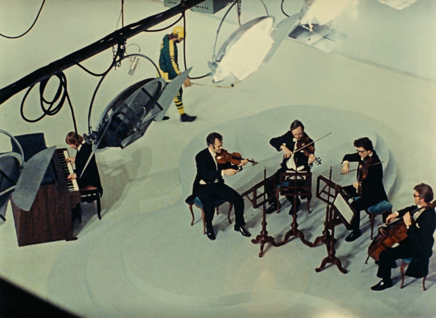 1974 游行 Parade.mkv_20250809_160518.463.jpg