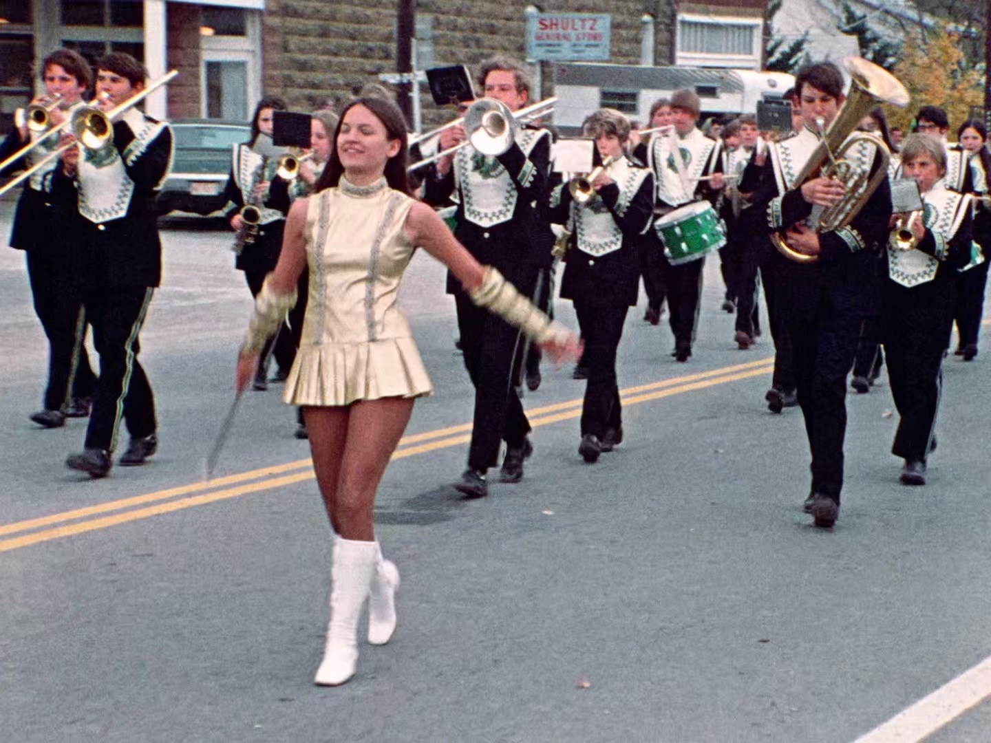 1974 一首诗就是一个裸体的人 A Poem Is a Naked Person.mkv_20250811_145459.303.jpg